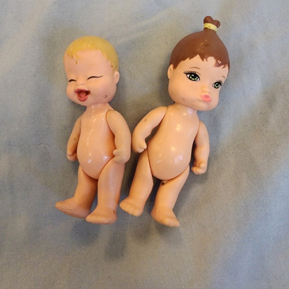 Barbie "I Can Be Baby Photographer" Babies Pouting and Grinning Infant Doll 2006